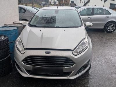 Gebraucht Ford Fiesta SYNC Edition 101 PS (74 kW) 2015 Silber Kleinwagen