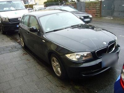 Gebraucht BMW 116 122 PS (89 kW) 2010 Schwarz Kleinwagen