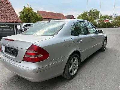 Gebraucht Mercedes E240 Elegance 177 PS (130 kW) 2002 Silber Limousine