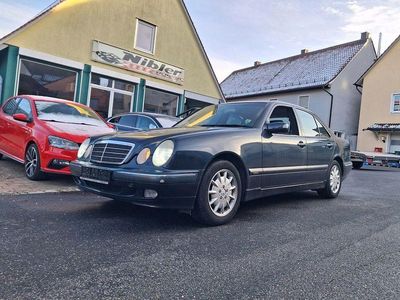 Blau Gebraucht 2000 Mercedes E200 Elegance Limousine | 4.480 €