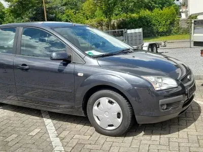 Gebraucht Ford Focus 101 PS (74 kW) 2008 Grau Limousine