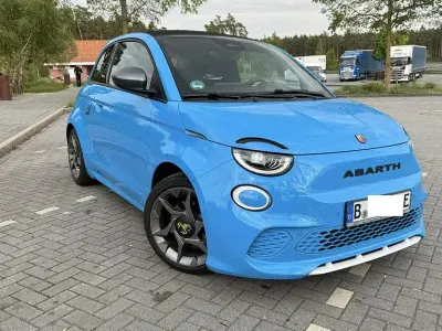 Gebraucht Abarth 500e Scorpionissima 114 kW (155 PS) 2024 Blau Kleinwagen