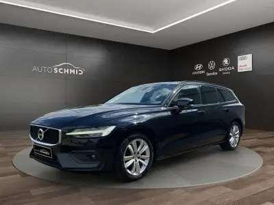 Gebraucht Volvo V60 Momentum 150 PS (110 kW) 2019 Black solid "stone" / solid Kombi