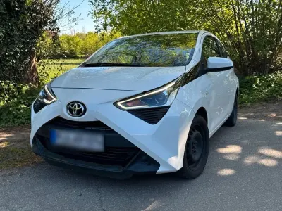Używany Toyota Aygo Edition 64 KM (47 kW) 2021 Biały Hatchback