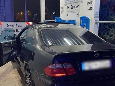 Schwarz Gebraucht 2001 Mercedes CLK230 Coupé | 2.600 € (Etwas zu teuer)