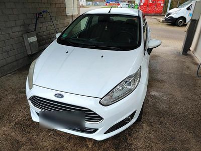 Gebraucht Ford Fiesta Sport 125 PS (91 kW) 2015 Weiß Kleinwagen