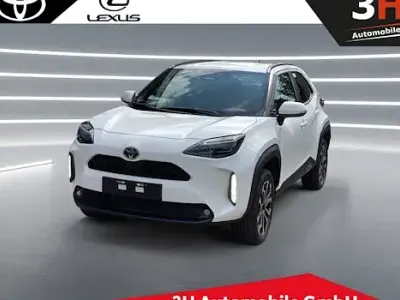 Neu Toyota Yaris Cross 131 PS (96 kW) 2026 Weiß SUV