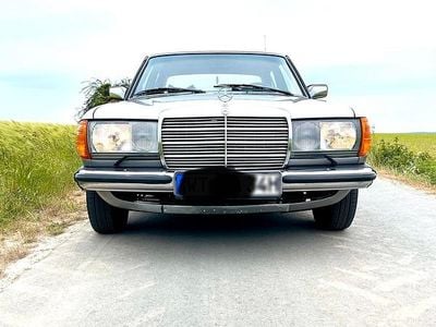 Usata Mercedes 240 65 CV (47 kW) 1977 Argento Berlina
