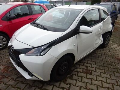 gebraucht Toyota Aygo (X) 1,0-l-VVT-i x-play touch