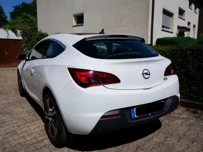 Gebraucht Opel Astra GTC 120 PS (88 kW) 2015 Weiß Limousine