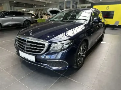 Gebraucht Mercedes E300 Exclusive 306 PS (225 kW) 2020 Cavasitblau metallic (metallic) Kombi