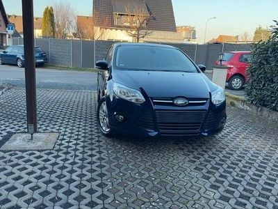 Gebraucht Ford Focus SYNC Edition 105 PS (77 kW) 2014 Blau Limousine