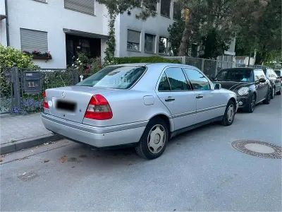 Gebraucht Mercedes C180 Elegance 122 PS (89 kW) 1997 Silber Limousine