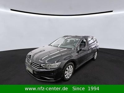 Gebraucht VW Passat Basis 122 PS (89 kW) 2022 Schwarz Kombi