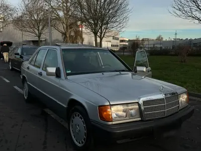Gebraucht Mercedes 190 122 PS (89 kW) 1993 Silber Limousine