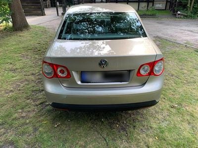 Gebraucht VW Jetta 102 PS (75 kW) 2006 Gold Limousine