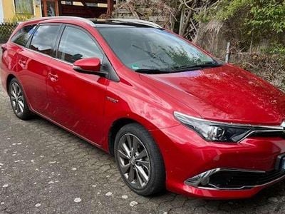 Usata Toyota Auris Hybrid 99 CV (72 kW) 2015 Rosso Station wagon
