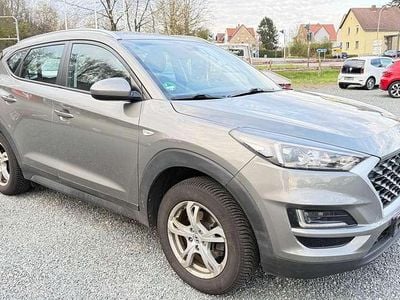 Gebraucht Hyundai Tucson Select 132 PS (97 kW) 2019 Olivine grey / mic SUV