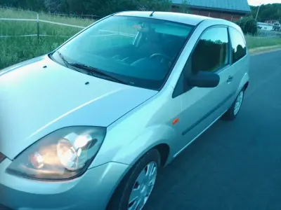 Gebraucht Ford Fiesta Fun X 80 PS (58 kW) 2007 Silber Kleinwagen