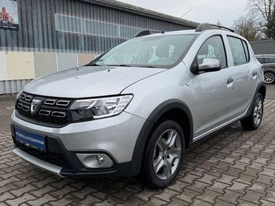 Grau Gebraucht 2017 Dacia Sandero Limousine | 10.990 € (Fairer Preis)