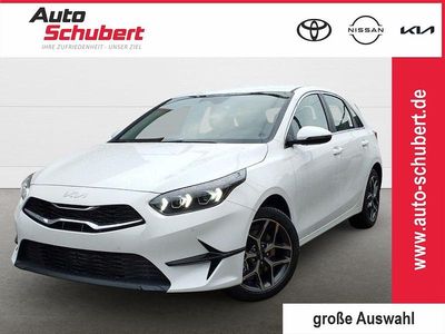 Nouă Kia Ceed Spirit 140 CP (102 kW) 2025 Alb Hatchback