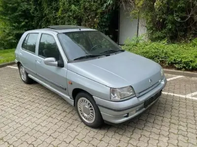 Gebraucht Renault Clio 90 PS (66 kW) 1995 Grausilber metallic, code 640 Kleinwagen