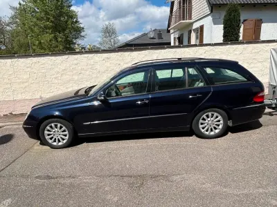 Usado Mercedes E270 Elegance 177 HP (130 kW) 2003 Azul Sedan