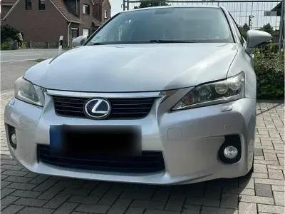 Gebraucht Lexus CT200h 136 PS (100 kW) 2012 Silber Kleinwagen