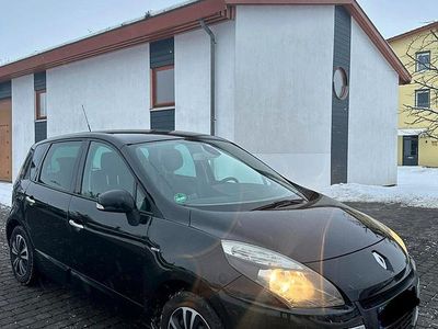 Schwarz Gebraucht 2011 Renault Scénic III Bose Edition Van / Kleinbus | 2.800 € (Etwas zu teuer)