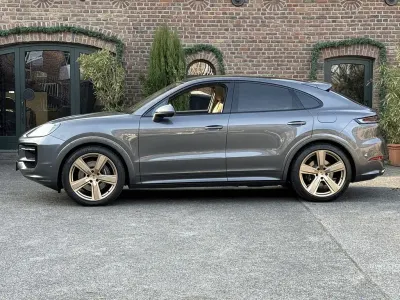 Second-hand Porsche Cayenne E-Hybrid Coupe 470 CP (345 kW) 2025 Gri Coupe