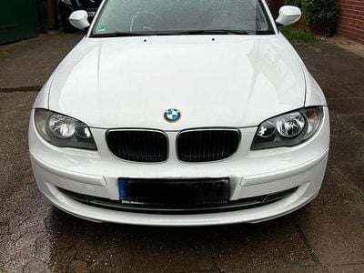 Gebraucht BMW 116 122 PS (89 kW) 2011 Weiß Kleinwagen