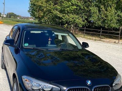 gebraucht BMW 116 i TÜV neu Bremsen schw. Navi Tempo Freisprech StopStart Au