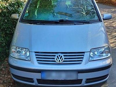 Käytetty VW Sharan 150 HP (110 kW) 2000 Hopea Tila-auto