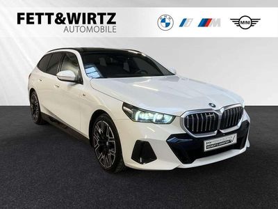 Gebraucht BMW 550e M Sport 489 PS (359 kW) 2025 Alpinweiß Kombi