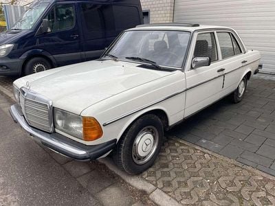 Weiß Gebraucht 1984 Mercedes 200 Limousine | 3.500 €
