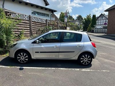 Second-hand Renault Clio II Authentique 75 CP (55 kW) 2007 Argintiu Berlinǎ