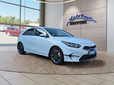 Neu Kia Ceed 140 PS (102 kW) 2025 Cassa white Kleinwagen