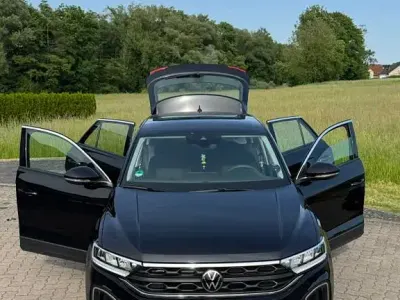Gebraucht VW T-Roc Move 116 PS (85 kW) 2023 Schwarz SUV