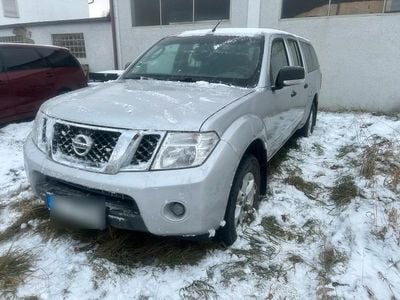 Silber Gebraucht 2013 Nissan Navara Abholung | 8.500 € (Etwas zu teuer)