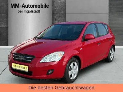 Używany Kia Ceed 109 KM (80 kW) 2009 Czerwony Hatchback