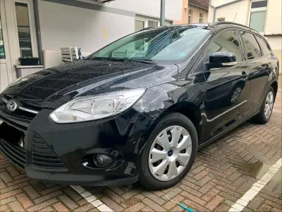 Gebraucht Ford Focus 116 PS (85 kW) 2012 Schwarz Kombi