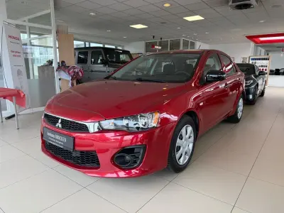 Gebraucht Mitsubishi Lancer Sportback Basis 117 PS (86 kW) 2017 Rot Limousine