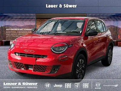 Neu Fiat 600 101 PS (74 kW) 2026 Rot SUV