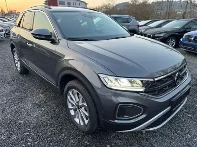 Neu VW T-Roc Life 150 PS (110 kW) 2025 Andere SUV