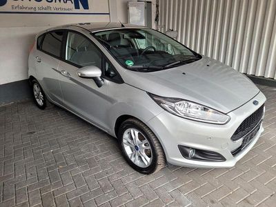 Silber Gebraucht 2017 Ford Fiesta Celebration Kleinwagen | 7.800 € (Guter Preis)