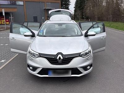 Gebraucht Renault Mégane GrandTour Intens 131 PS (96 kW) 2018 Silber Kombi