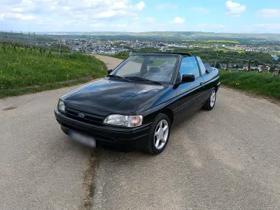 Brugt Ford Escort Cabriolet 105 HK (77 kW) 1992 Sort Cabriolet