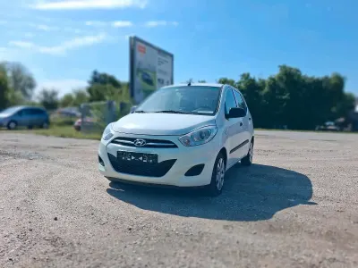 Gebraucht Hyundai i10 70 PS (51 kW) 2012 Weiß Kleinwagen