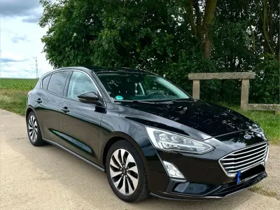 Gebraucht Ford Focus Cool & Connect 125 PS (91 kW) 2019 Schwarz Limousine