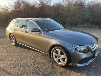 Grau Gebraucht 2017 Mercedes E220 Avantgarde Limousine | 19.500 € (Guter Preis)